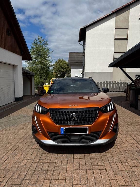 Orange Gebraucht 2020 Peugeot 2008 GT SUV | 15.999 € (Fairer Preis) - Bild 1/4