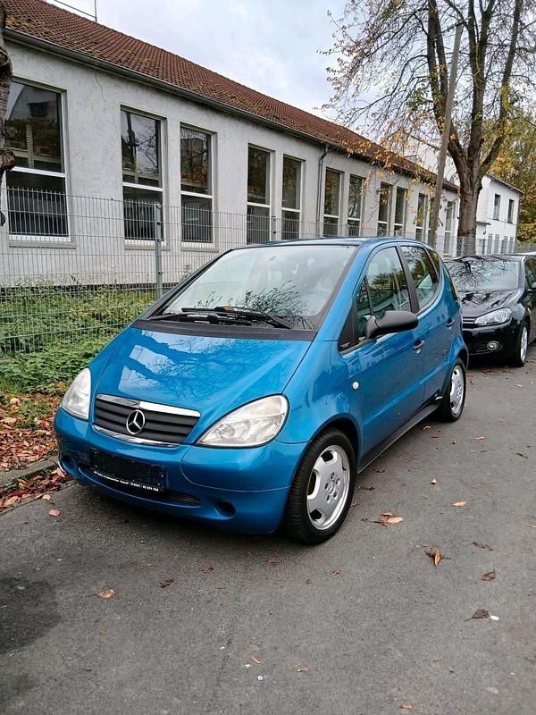 Blau Gebraucht 2002 Mercedes A160 Kleinwagen | 1.599 € (Fairer Preis) - Bild 1/4