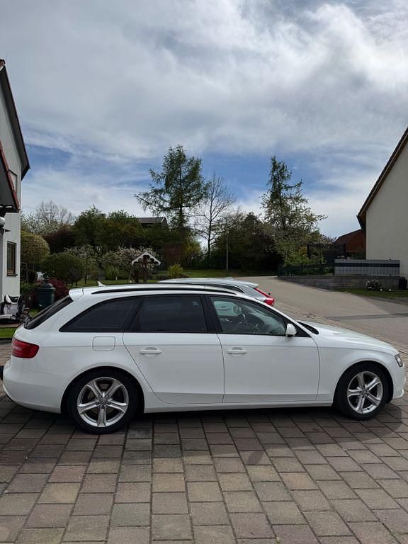 Używany Audi A4 Ambition 143 KM (105 kW) 2012 Biały Kombi