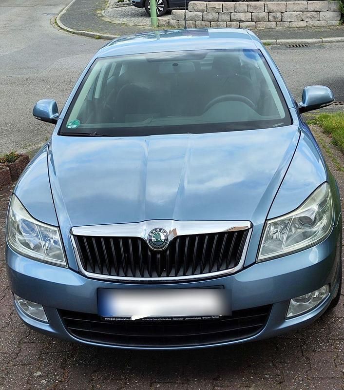 Blau Gebraucht 2009 Skoda Octavia Ambiente Limousine | 4.500 € (Superpreis) - Bild 1/4