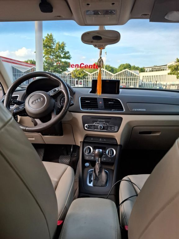 Blau Gebraucht 2012 Audi Q3 Ambiente SUV | 18.000 € (Teuer) - Bild 1/4