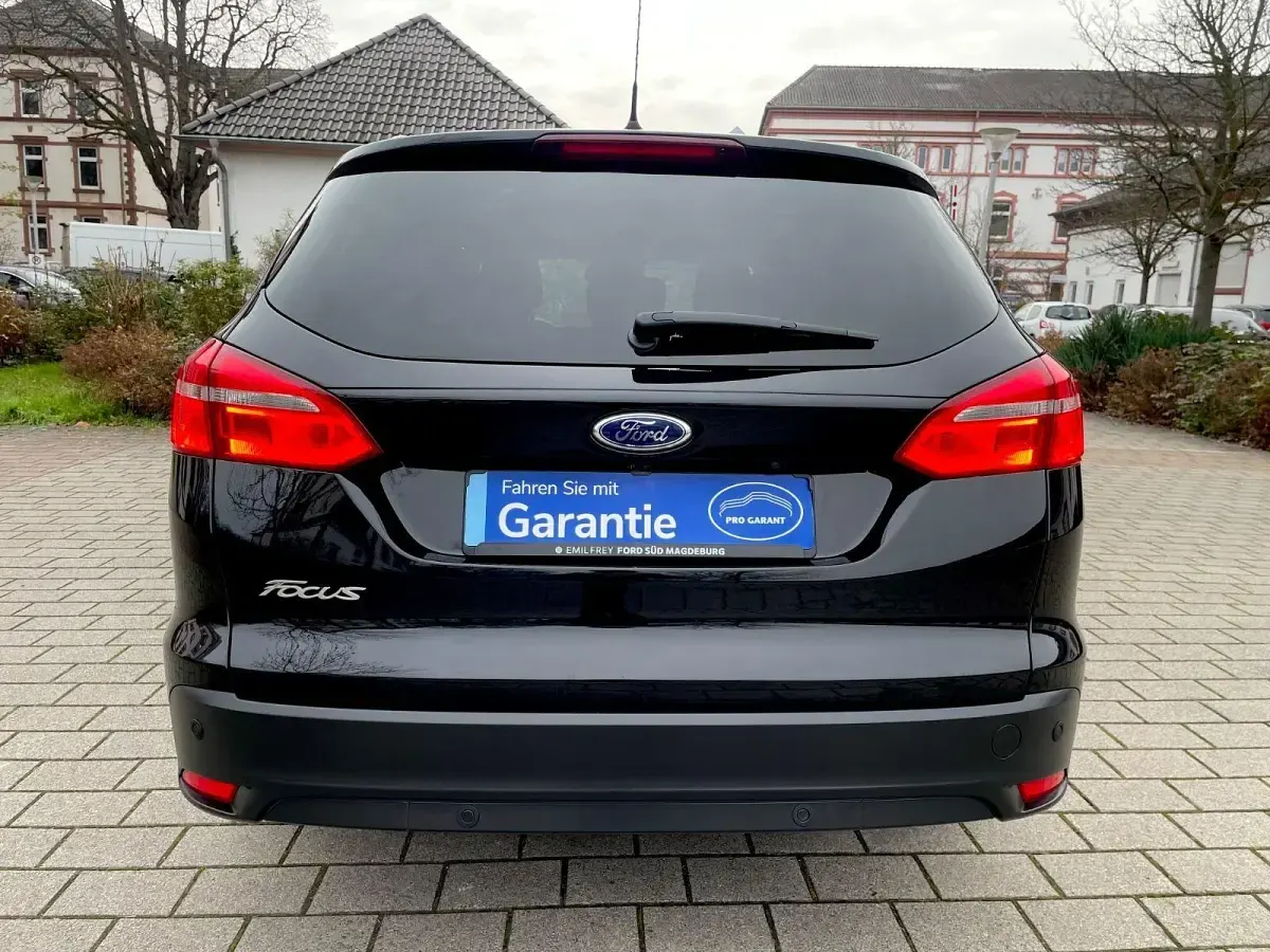 Gebraucht Ford Focus 120 PS (88 kW) 2018 Schwarz Limousine