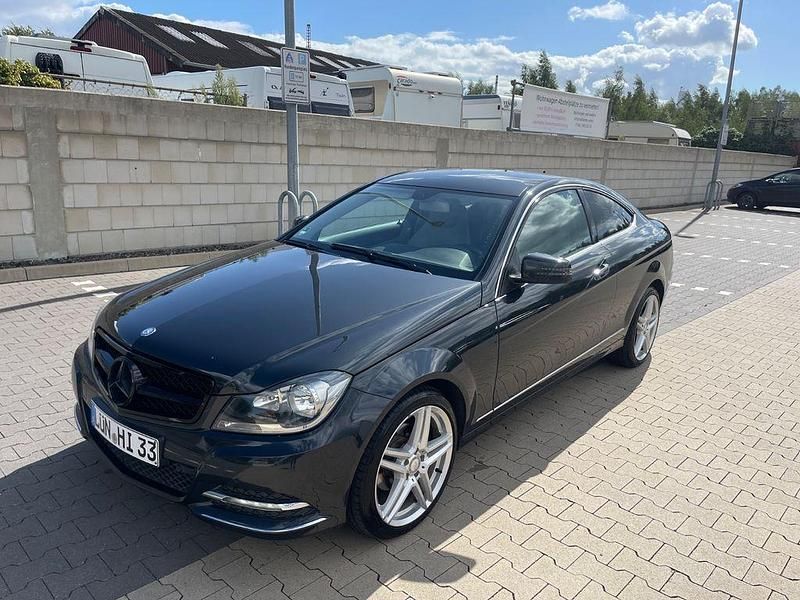 Gebraucht Mercedes C180 156 PS (114 kW) 2012 Schwarz Coupé