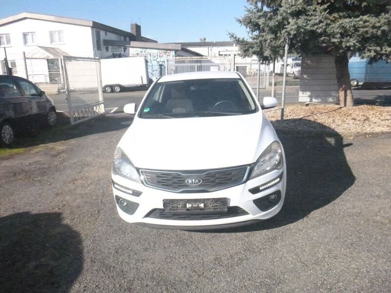 Weiß Gebraucht 2011 Kia ProCeed Kleinwagen | 1.850 € (Guter Preis) - Bild 1/4