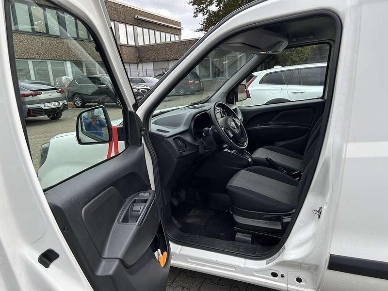 Gebraucht Fiat Doblò 95 PS (69 kW) 2017 Weiß Van / Kleinbus
