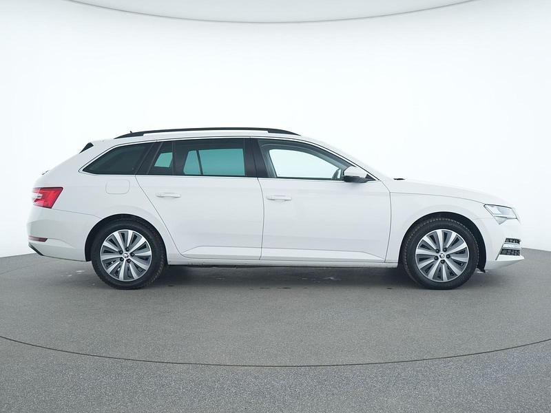 Gebraucht Skoda Superb Ambition 218 PS (160 kW) 2021 Candy weiss Kombi