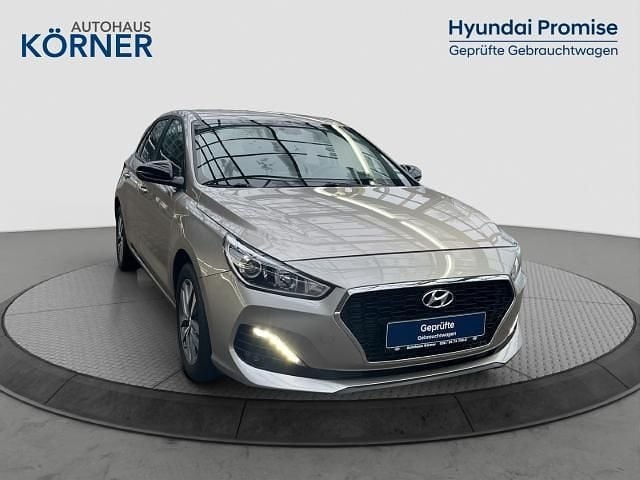 Weiss Gebraucht 2019 Hyundai i30 YES! Limousine | 16.900 € (Guter Preis) - Bild 1/4