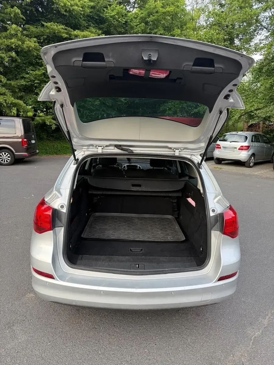 Gebraucht Opel Astra 90 PS (66 kW) 2011 Silber Kombi