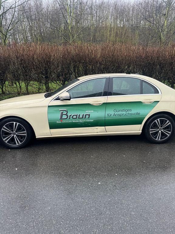 Gebraucht Mercedes E220 194 PS (142 kW) 2020 Beige Limousine