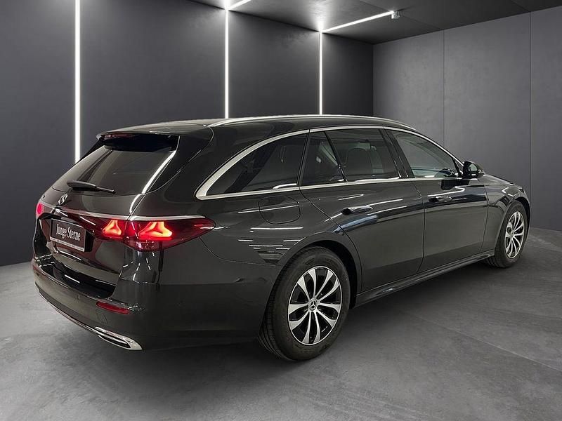 Gebraucht Mercedes E220 Avantgarde 197 PS (144 kW) 2025 Grau Limousine