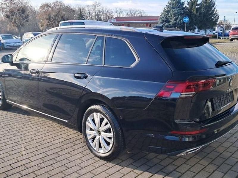 Gebraucht VW Golf VIII Active 110 PS (80 kW) 2022 Deep black perleffekt Kombi