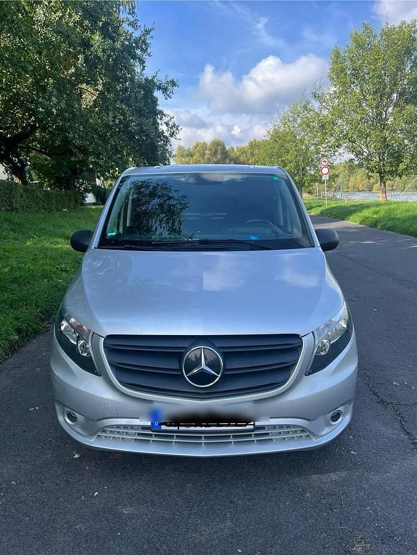 Silber Gebraucht 2021 Mercedes Vito Van | 17.299 € - Bild 1/4