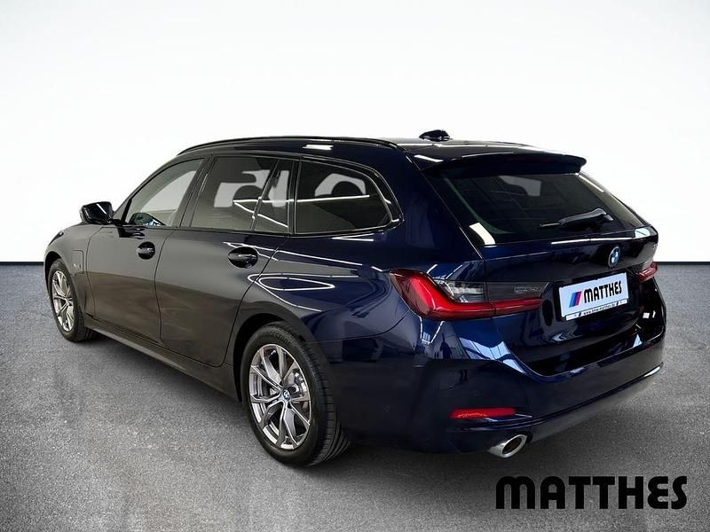 Gebraucht BMW 330e Shadowline 184 PS (135 kW) 2022 Blau Kombi