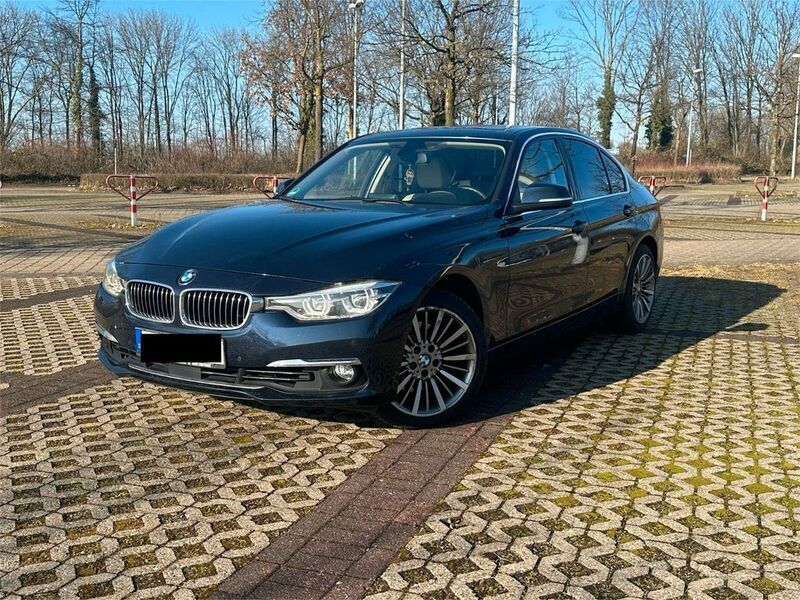 Blau Gebraucht 2016 BMW 330 Luxury Line Limousine | 17.500 € (Superpreis) - Bild 1/4