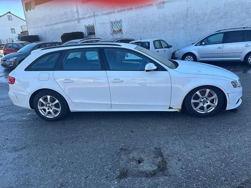 Gebraucht Audi A4 Attraction 120 PS (88 kW) 2011 Weiß Kombi