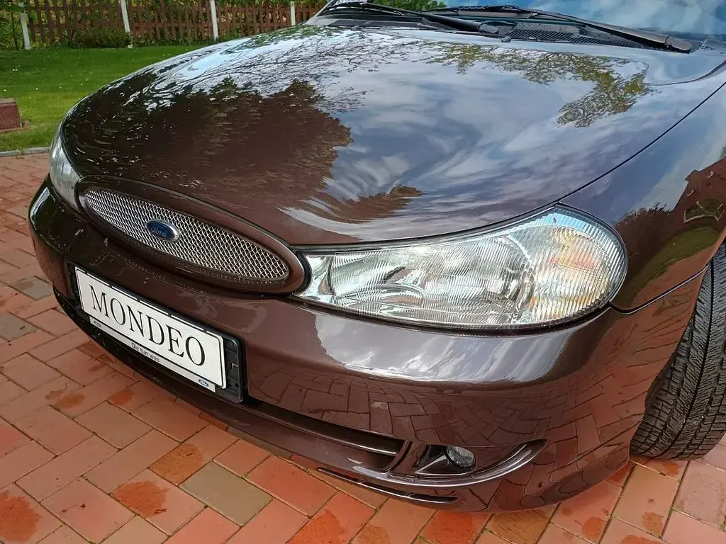 Gebraucht Ford Mondeo Ghia 170 PS (125 kW) 1998 Braun Limousine