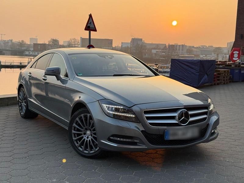 Grau Gebraucht 2011 Mercedes CLS350 Coupé | 14.100 € (Teuer) - Bild 1/4