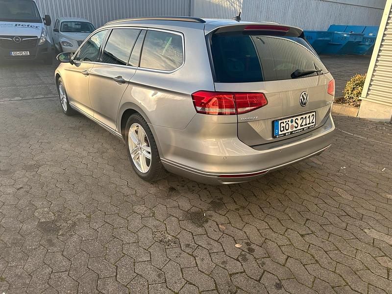 Gebraucht VW Passat 150 PS (110 kW) 2015 Silber Kombi