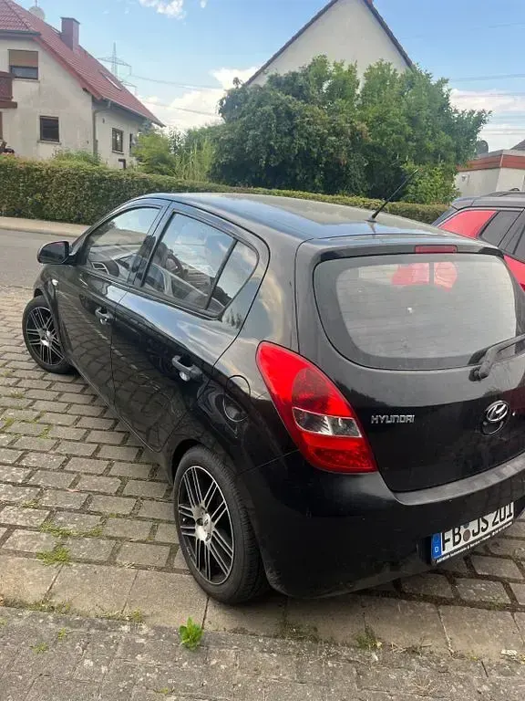 Gebraucht Hyundai i20 Classic 77 PS (56 kW) 2009 Schwarz Kleinwagen