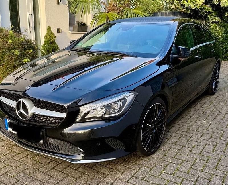Gebraucht Mercedes CLA200 Shooting Brake Urban 156 PS (114 kW) 2017 Schwarz Kombi