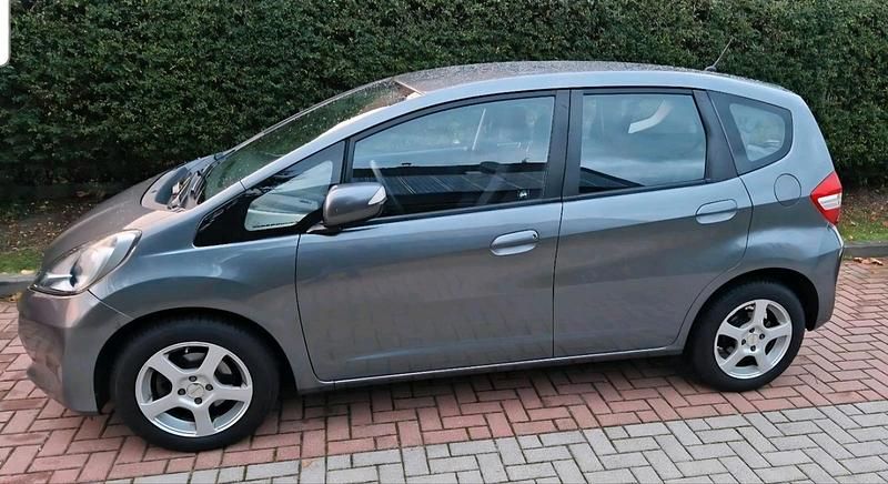 Grau Gebraucht 2012 Honda Jazz Kleinwagen | 6.500 € (Fairer Preis) - Bild 1/4