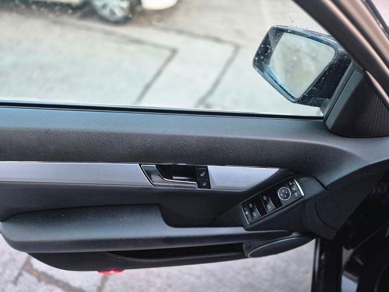 Gebraucht Mercedes C200 184 PS (135 kW) 2011 Schwarz Kombi