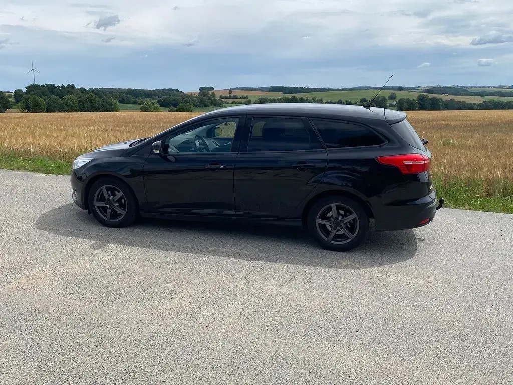 Gebraucht Ford Focus 125 PS (91 kW) 2015 Schwarz Limousine