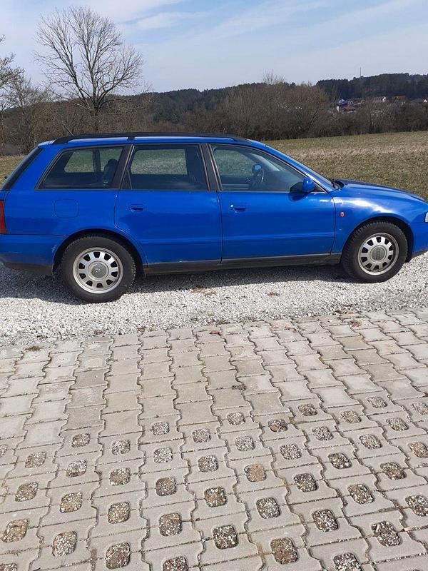 Gebraucht Audi A4 110 PS (80 kW) 1996 Blau Kombi