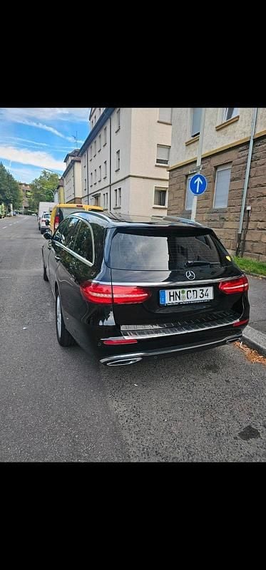 Schwarz Gebraucht 2017 Mercedes E220 Kombi | 18.000 € (Superpreis) - Bild 1/4