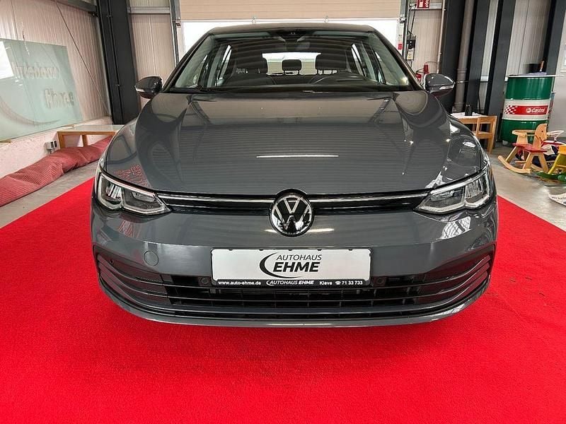 Gebraucht VW Golf Life 131 PS (96 kW) 2022 Grau SUV