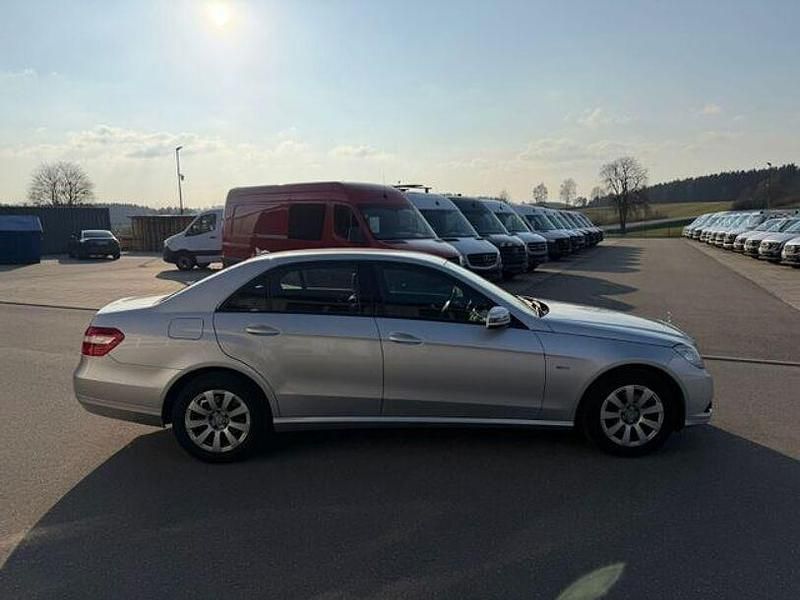 Gebraucht Mercedes E200 184 PS (135 kW) 2009 Silber Limousine