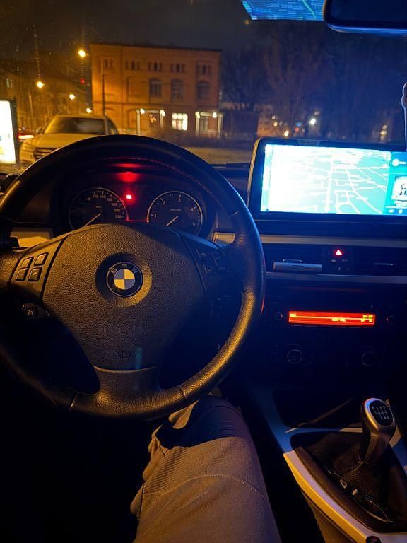 Schwarz Gebraucht 2012 BMW 320 Exclusive Kombi | 3.500 € (Superpreis) - Bild 1/4