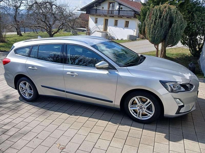 Gebraucht Ford Focus Cool & Connect 120 PS (88 kW) 2020 Silber Kombi