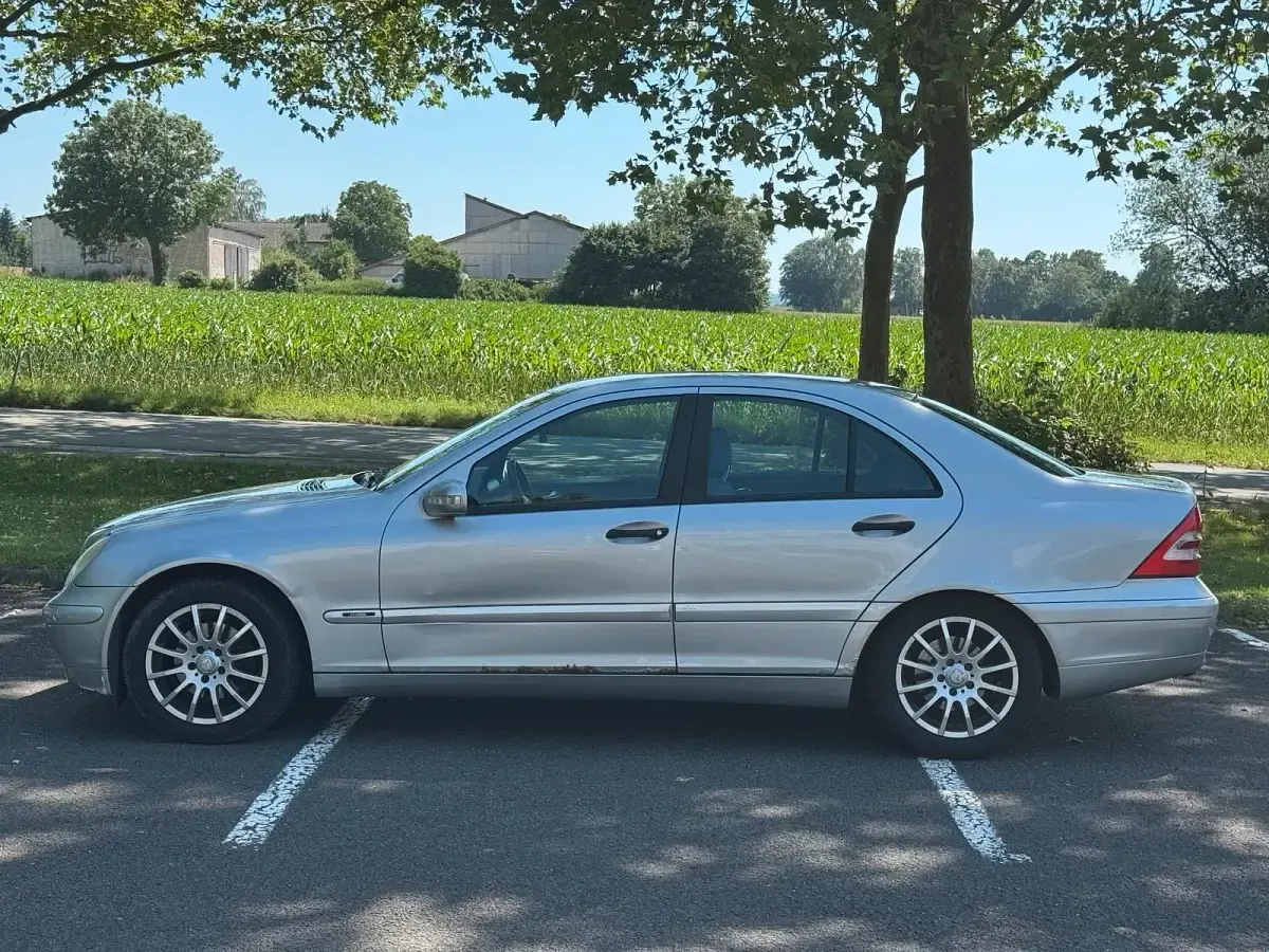 Gebraucht Mercedes C200 163 PS (119 kW) 2001 Silber Limousine