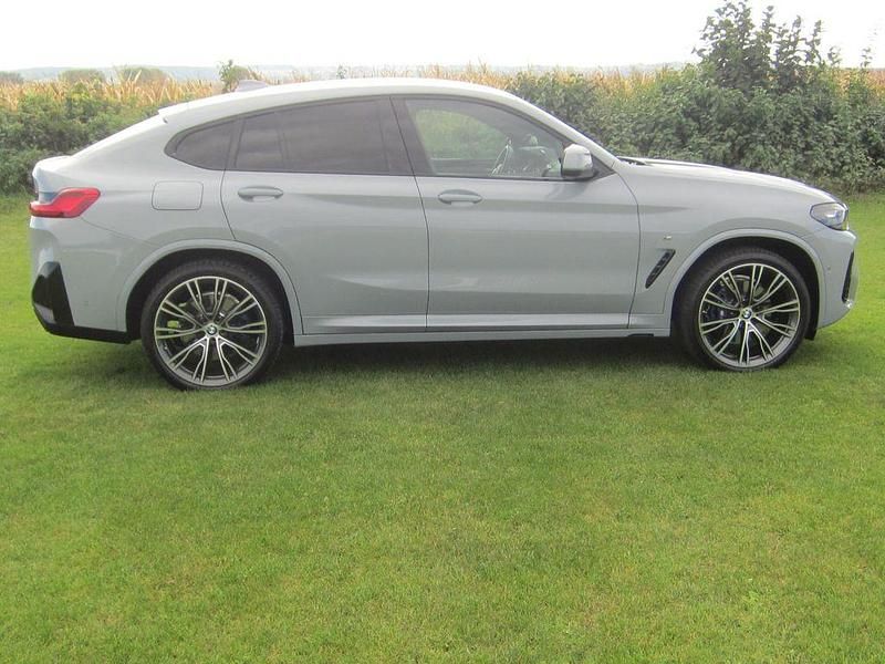 Grau Gebraucht 2024 BMW X4 Shadowline SUV | 57.400 € (Fairer Preis) - Bild 1/4