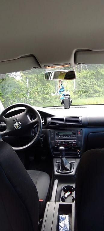 Silber Gebraucht 2002 VW Passat Family Limousine | 2.500 € (Etwas zu teuer) - Bild 1/4