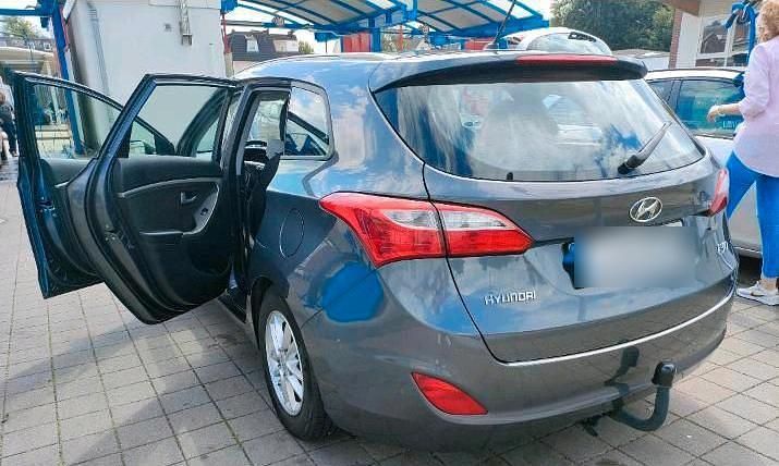 Gebraucht Hyundai i30 110 PS (80 kW) 2016 Grau Limousine