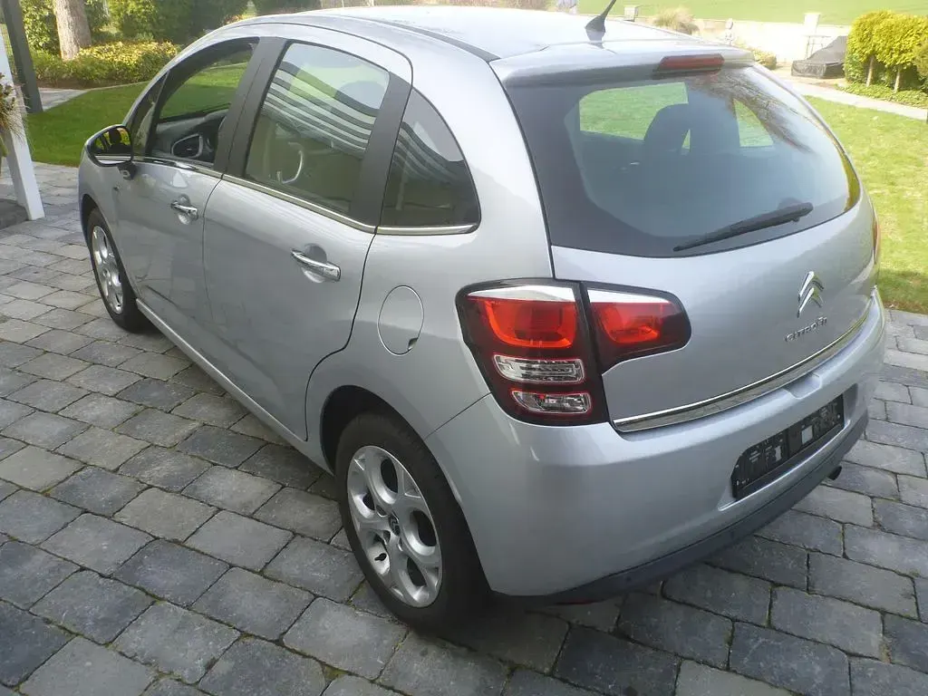 Usado Citroën C3 PureTech 82 CV (60 kW) 2015 Plateado Berlina