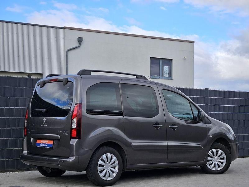 Gebraucht Peugeot Partner Tepee Allure 110 PS (80 kW) 2017 Grau Van / Kleinbus