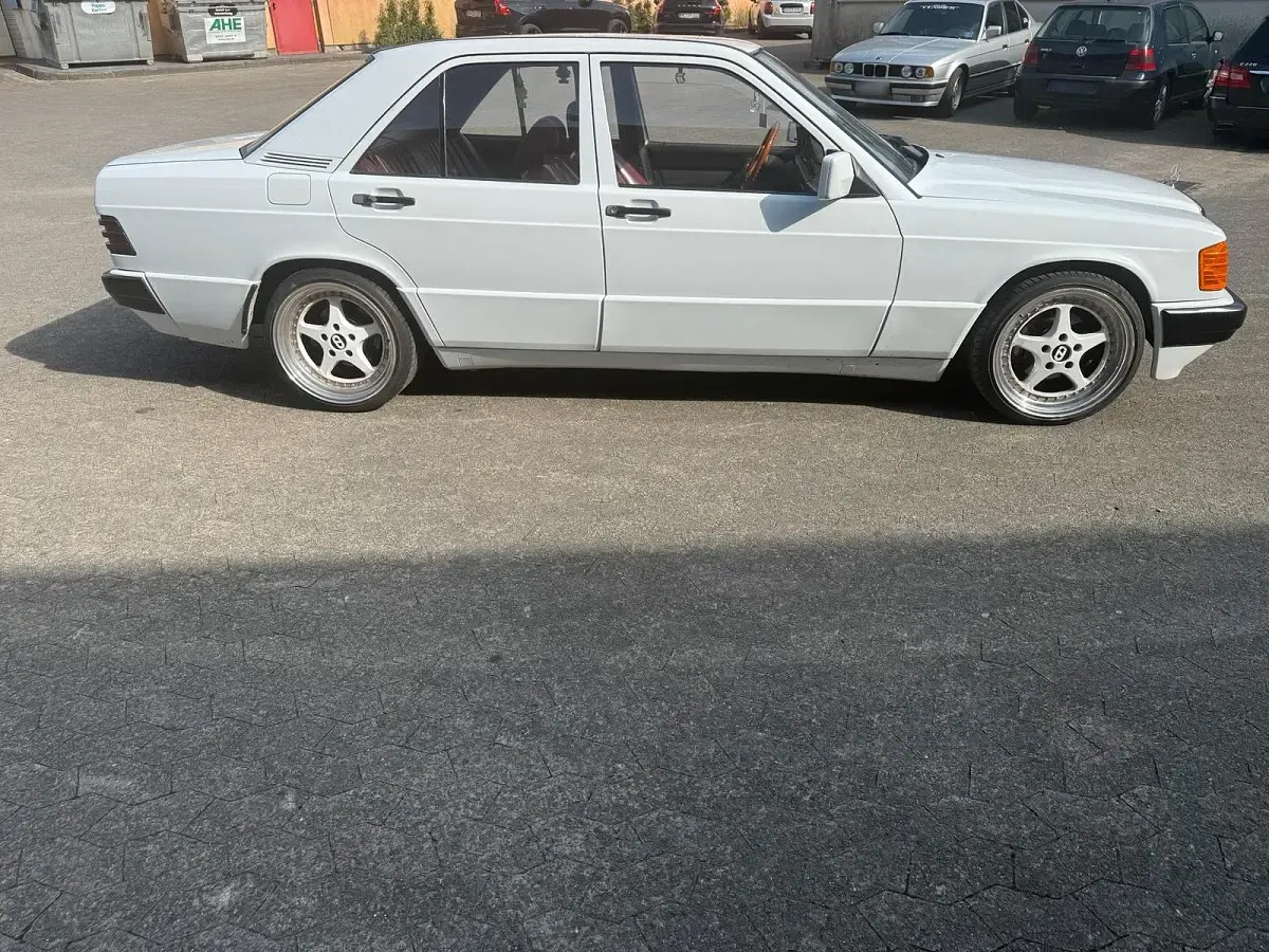 Gebraucht Mercedes 190 102 PS (75 kW) 1989 Weiß Limousine