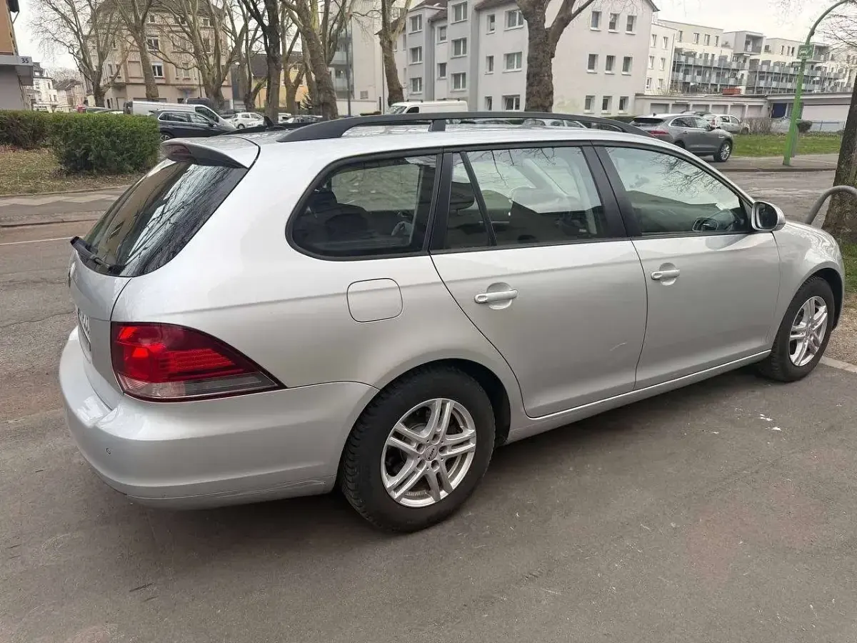Gebraucht VW Golf VI Comfortline 102 PS (75 kW) 2010 Grau Kleinwagen