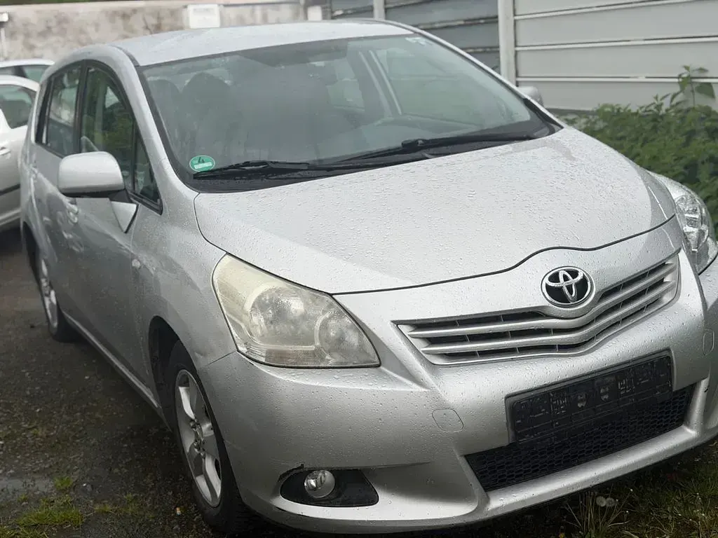 Gebraucht Toyota Verso Life 126 PS (92 kW) 2011 Silber Van / Kleinbus