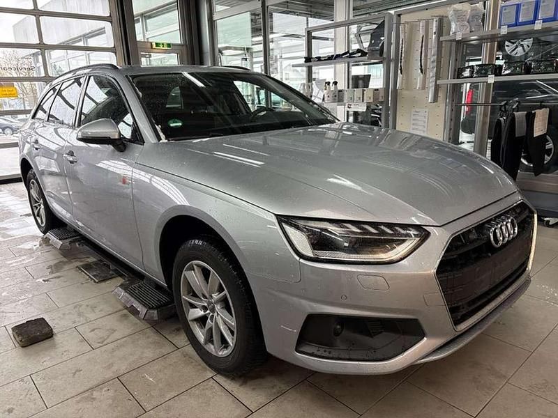 Gebraucht Audi A4 Ambiente 190 PS (139 kW) 2023 Florettsilber Kombi