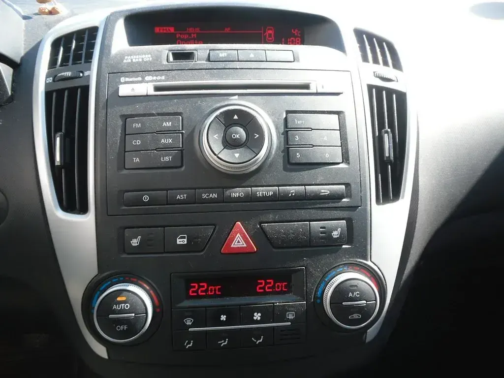 Second-hand Kia Ceed 116 CP (85 kW) 2011 Alb Hatchback