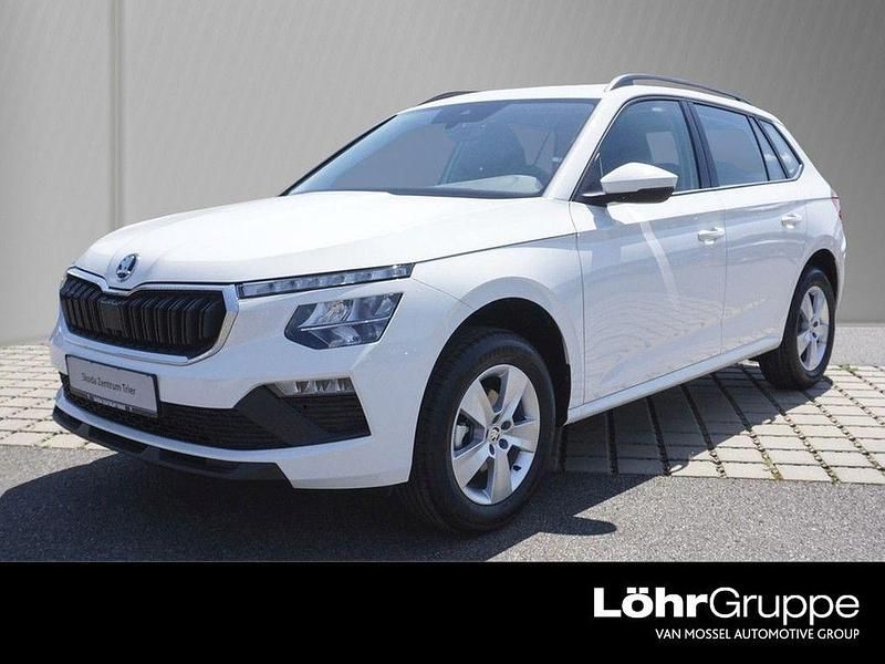 Candyweiss Gebraucht 2025 Skoda Kamiq Essence SUV | 20.490 € (Fairer Preis) - Bild 1/4