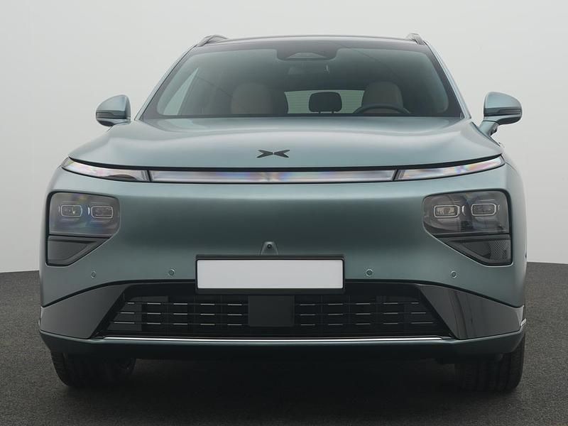 Second-hand XPENG G9 422 kW (575 CP) 2026 Verde SUV