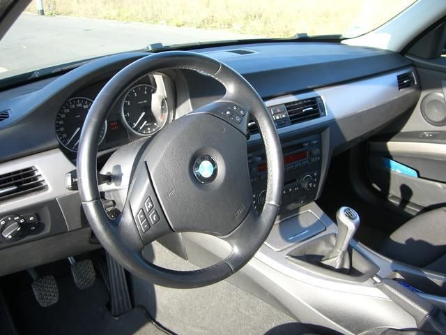 Gebraucht BMW 318 143 PS (105 kW) 2006 Schwarz metallic Limousine