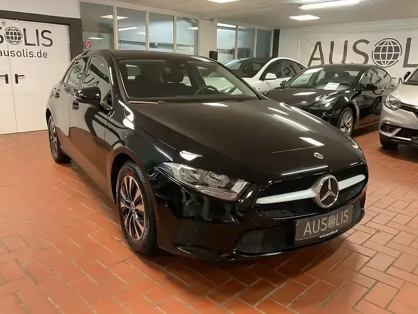 Gebraucht Mercedes A180 116 PS (85 kW) 2022 Schwarz Limousine