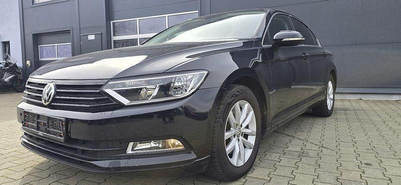 Gebraucht VW Passat Comfortline 120 PS (88 kW) 2018 Schwarz Limousine