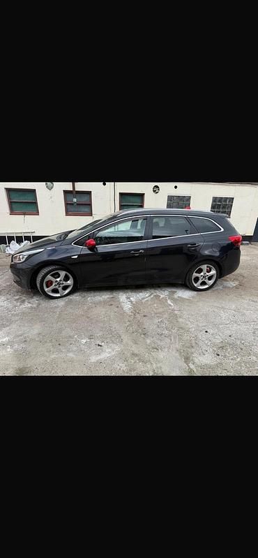 Second-hand Kia Ceed 128 CP (94 kW) 2015 Negru Hatchback